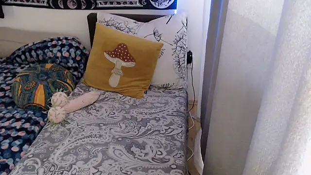AlienforTwenty's Live XXX Chat