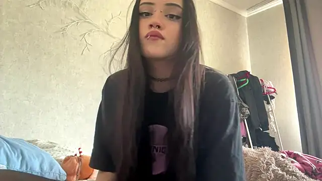 Show modela LouisePavlides na web-kameri