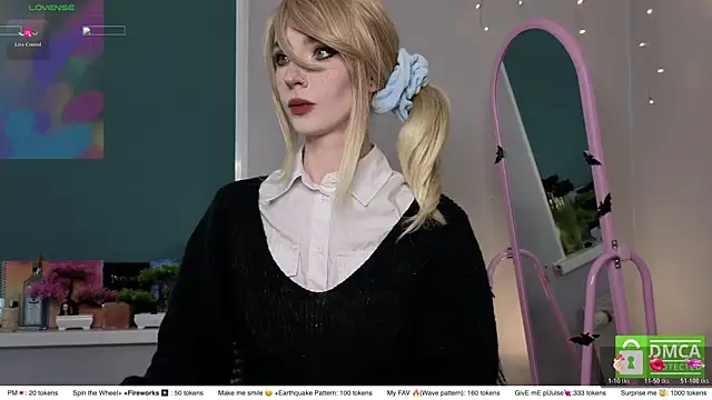 sweetuniporn élő XXX-chatje