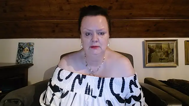 TiffanyMature Adlı Modelin Canlı XXX Sohbeti