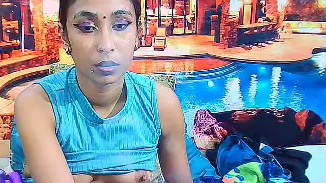 IndianSexyButt Adlı Modelin Canlı XXX Sohbeti