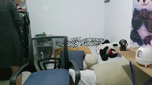 curly_greeneyed's Live XXX Chat