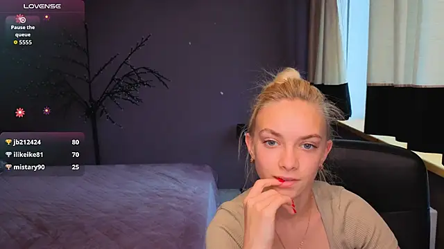 SonnySofia Adlı Modelin Canlı XXX Sohbeti