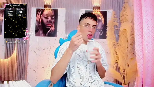 Вебкам-шоу latino_boyy_