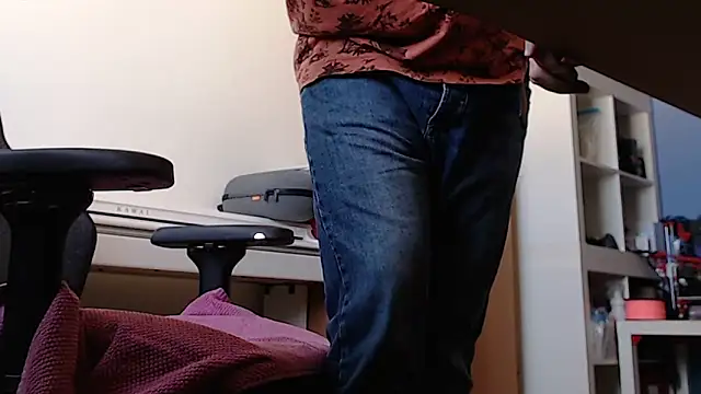 zeus-es@xh's Live XXX Chat