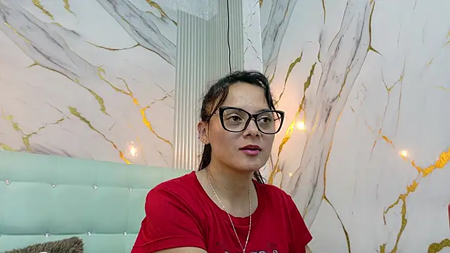 QueenSallyDesire's Live XXX Chat