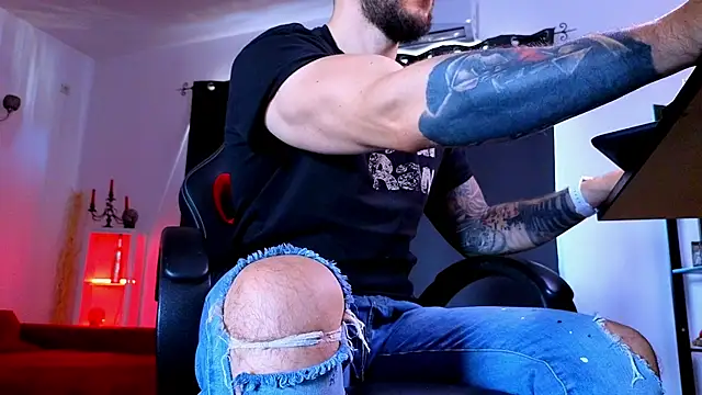 MightyAaron66 élő XXX-chatje