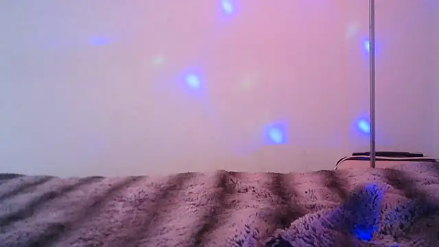 lorraine2036 Show in webcam