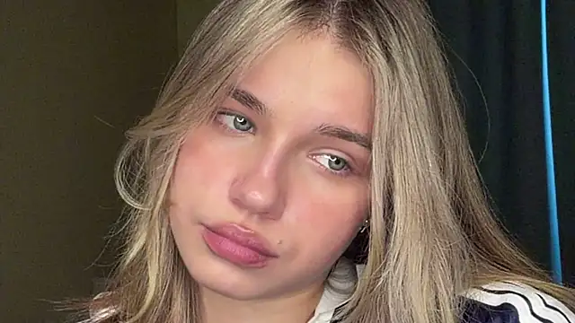 EarthaStinett Adlı Modelin Canlı XXX Sohbeti