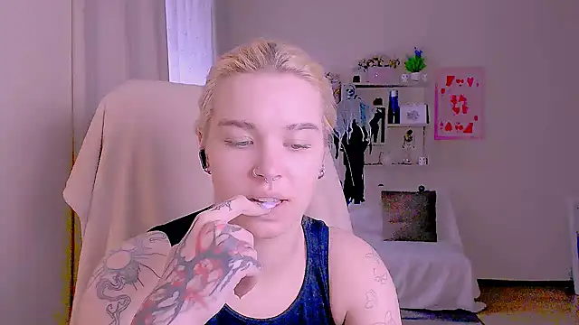 Hot_Blonda 现场XXX聊天