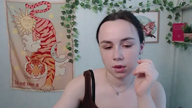 Chatroom XXX en direct de VeryVeryVeryShy_