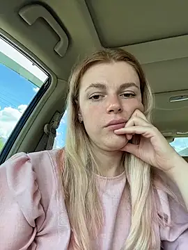 Chat XXX en directo de HarrietDart