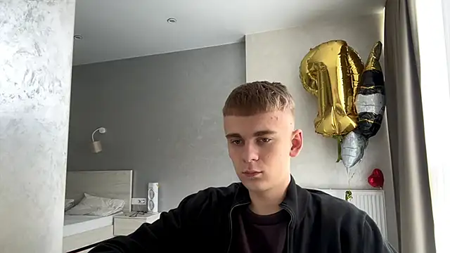 Show modela SoloFury na web-kameri