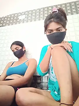 Lovely--girl Show in webcam