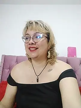 AnyaLuxx Chat XXX in diretta