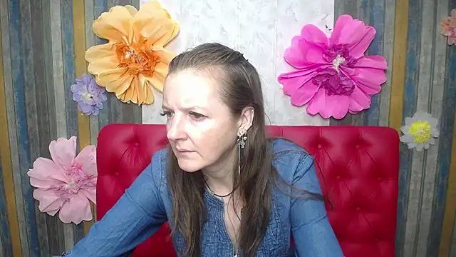 Chat +18 de MeganPirs ao vivo