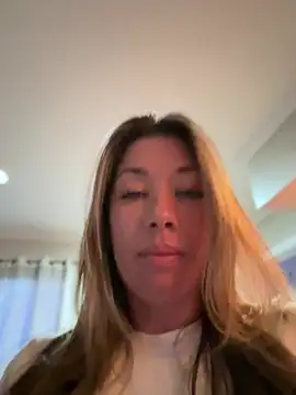 MiraKisss Chat XXX in diretta