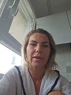 FeliciaKrige: διαδικτυακό σόου στην κάμερα
