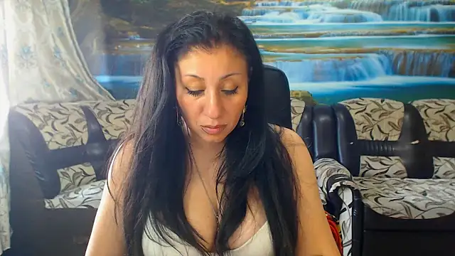 MoistMady Chat XXX in diretta