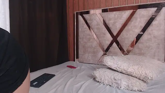 XXX chat uživo modela AGATHAA_WHITE