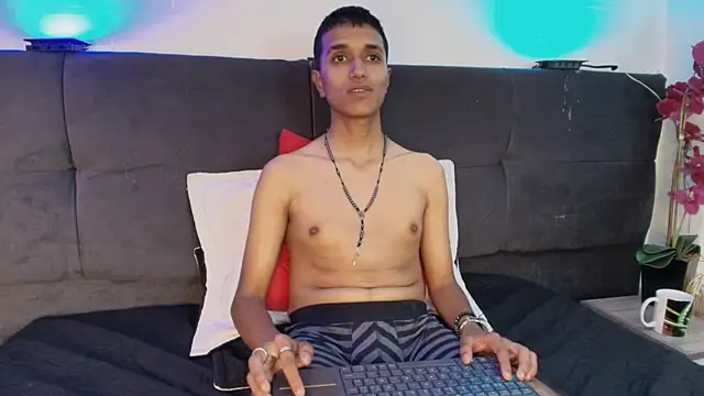 Alan_Colthon Adlı Modelin Canlı XXX Sohbeti
