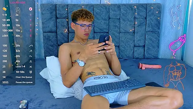 Онлайн чат XXX NicolasTorrez