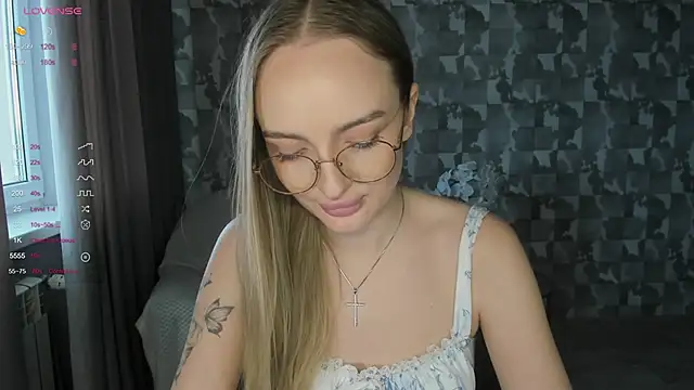 Chat +18 de A_delina ao vivo