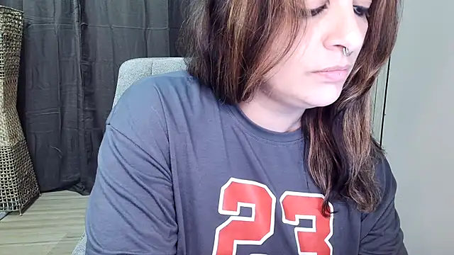 צ'אט XXX בשידור חי של Lustylia