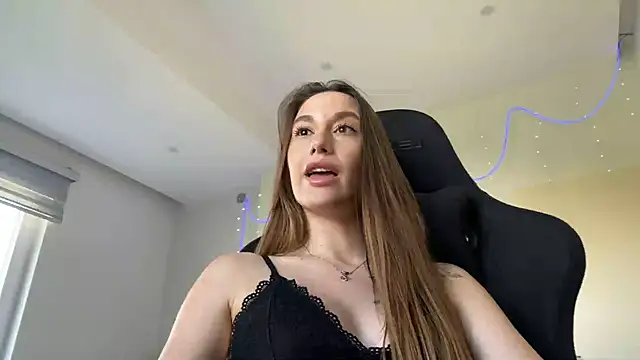 PrincesSsLilu's Live XXX Chat