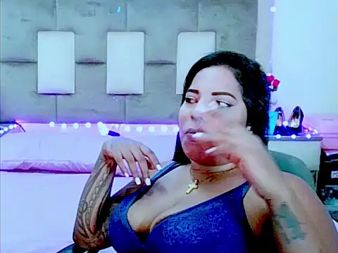 Show de indiantopaz694u na webcam