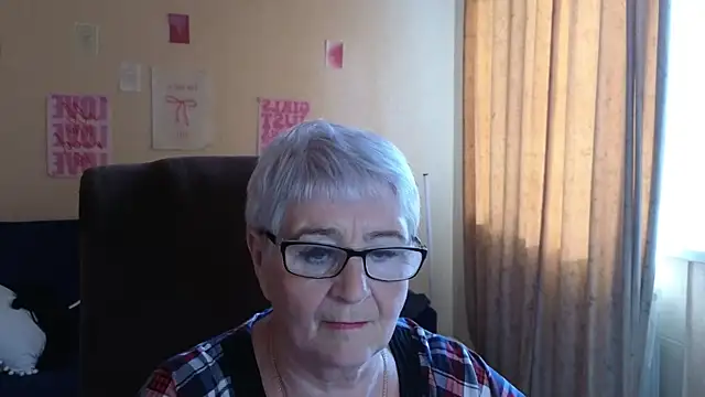 Sandra_Snowflake élő XXX-chatje