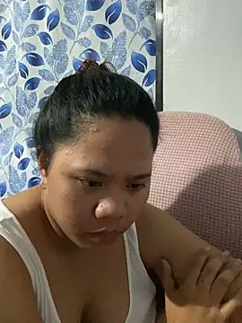_UrSingleMamiBella_ élő XXX-chatje