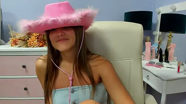 dirtyxEmily Adlı Modelin Canlı XXX Sohbeti
