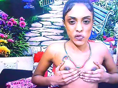 IndianPretty14u2Luv Adlı Modelin Canlı XXX Sohbeti