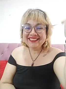 Chat +18 de AnyaLuxx ao vivo