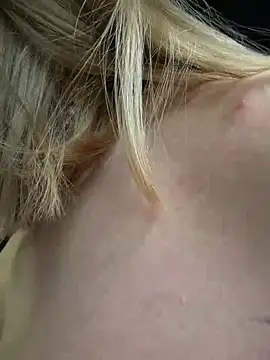 MilfNextDoor20 现场XXX聊天