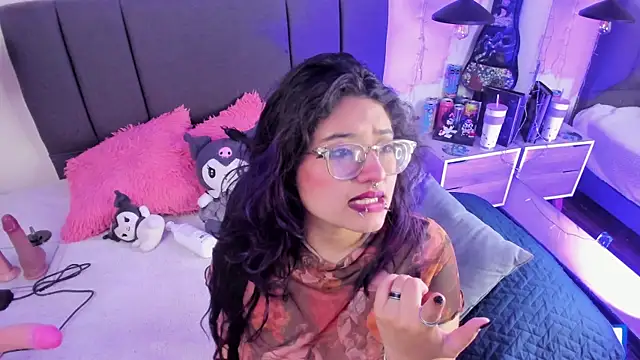 SabrinaV_ Adlı Modelin Canlı Sohbet Odası