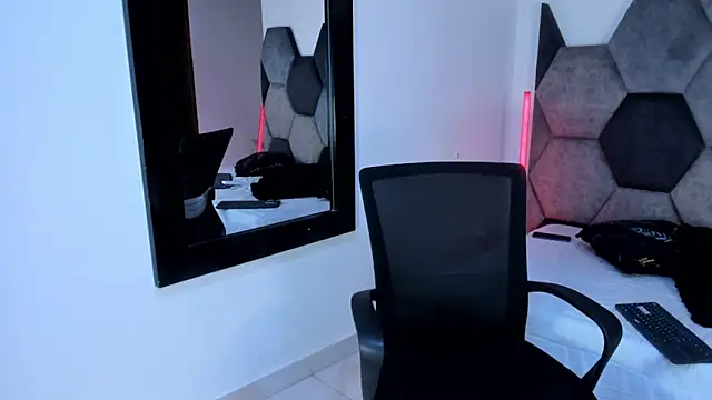 Cloy_Areo Adlı Modelin Canlı XXX Sohbeti