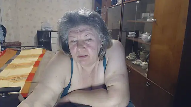 HotLusi élő XXX-chatje