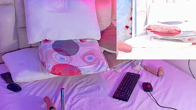 Bella-Sanders élő XXX-chatje