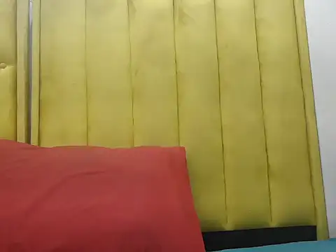 INNOCENTSLUT25 Chat XXX in diretta