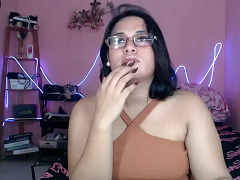 Show modela Miss_RebeccaLove na web-kameri