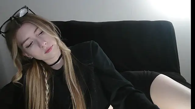ErikaShyy XXX чат на живо