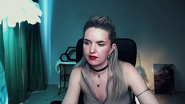AliceSmite Chat XXX in diretta