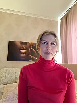stellahere8 XXX чат на живо