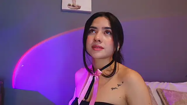 Chat XXX en directo de adara_johnson__