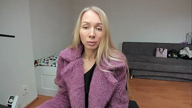 AlisiaCat Adlı Modelin Canlı XXX Sohbeti