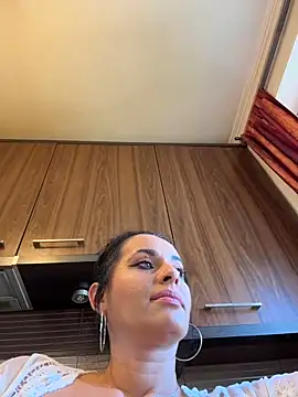 Czat XXX na żywo – Hotmomcheckk_