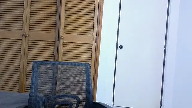 Blade_millerr: διαδικτυακό σόου στην κάμερα