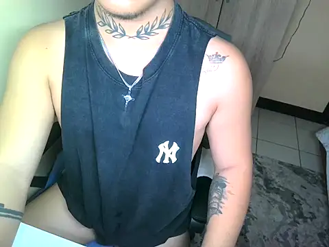 urhardfuckerAsiandaddy Pertunjukan Webcam